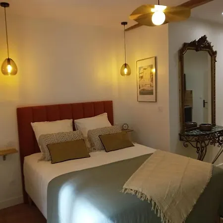 Cite De La Gastronomie Apartment *